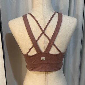 VUORI elevation bra in desert rose heather.